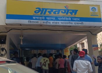 कलेक्टरांच्या आदेशाचा आधार; तरीही भारत गॅस ग्राहकांचा संताप कायम