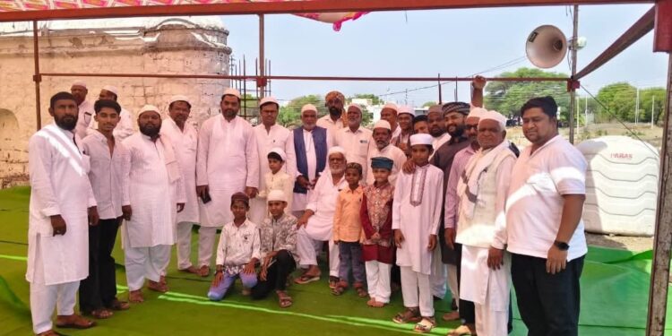 एकता, सलोखा आणि देशप्रेमाचा संदेश देत वाशी शहरात ईद-उल-अजहा उत्साहात साजरी