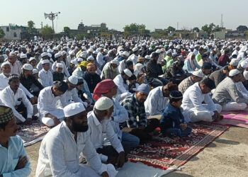 शहरात सकल मराठा हिंदू-मुस्लिम ऐक्याचे दर्शन; बकरी ईद निमित्त बांधवांची गळेभेट