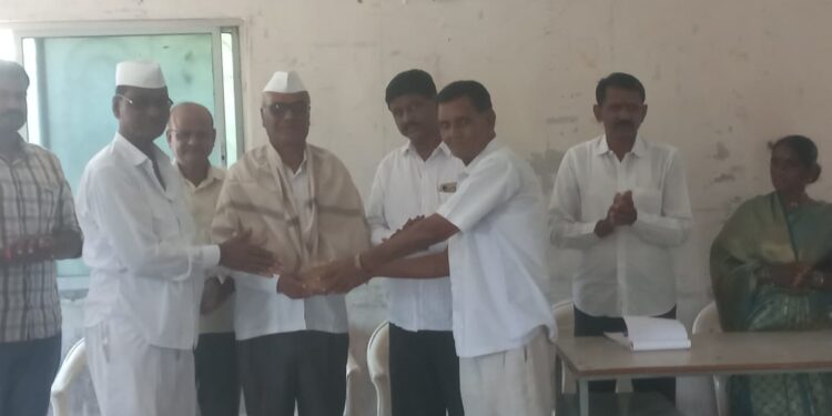 जिंती गावच्या शेतकऱ्यांचा अभिमान; प्रकाशराव रणवरे यांना सोयाबीन पीक स्पर्धेत तालुका स्तरावर तृतीय क्रमांक