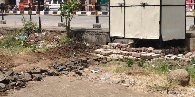 सेलू नगरपंचायतीचा विकास चव्हाट्यावर; नागरिकांचा संताप..
