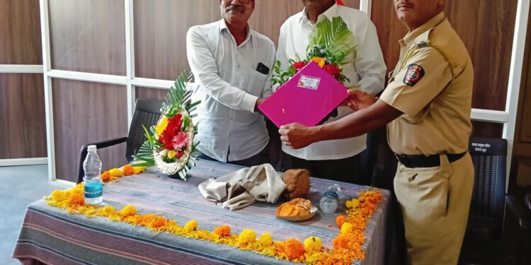 उपकोषागर अधिकारी लक्ष्मण जाधव यांचा सेवानिवृत्ती सत्कार समारंभ उत्साहात