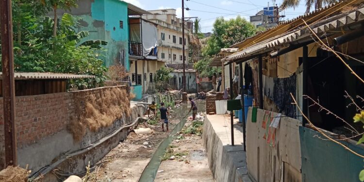 पावसाळ्यापूर्वी अंबरनाथमध्ये नालेसफाईला वेग