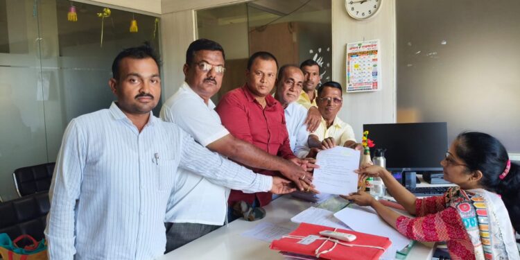 शक्तिपीठ महामार्गाला शेतकऱ्यांचा तीव्र विरोध; जिल्हाधिकाऱ्यांना निवेदन सादर