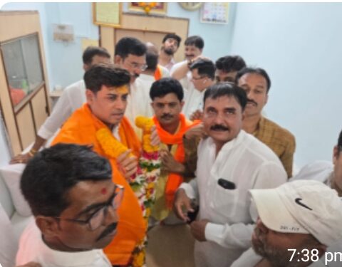 शिवसेनेचे युवानेते खा. मा. श्रीकांत शिंदे साहेब यांचा प्रदीप मुंडे यांच्या हस्ते हृदय सत्कार!