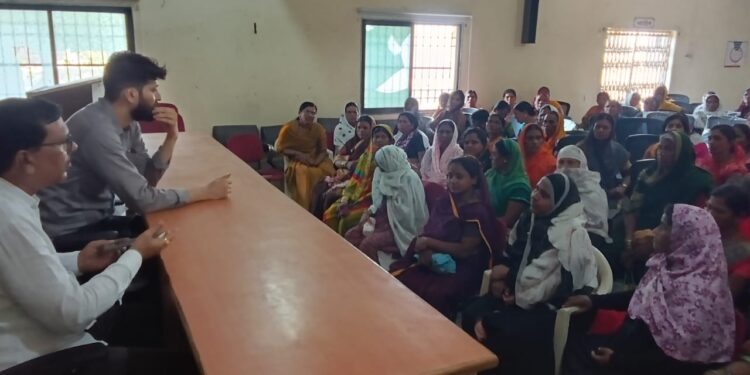 पाथरी तालुक्यातील रामपुरी येथे गोदावरी नदी सहीत बंधारा उषाला आणि कोरड मात्र घषाला