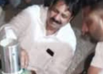 लोकनियुक्त नगराध्यक्ष फरीन बेगम यांचे पती मा.उपनगराध्यक्ष अब्दुल जावेद सेठ यांचे अंबाडी धरणावर ठिय्या