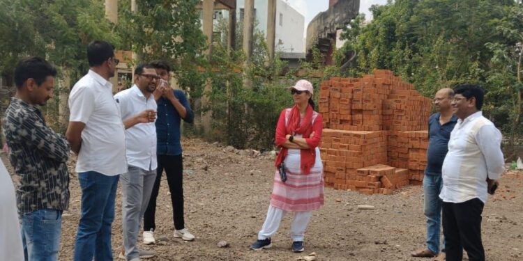 वृंदावन नगरातील वाढीव पाणीपुरवठा योजना कामाची उपनगराध्यक्षांकडून प्रत्यक्ष पाहणी.