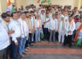खासदार बळवंतभाऊ वानखडे यांनी तहसीलदार दर्यापूर यांना मेलोडी चॉकलेट देऊन केंद्र सरकारचा निषेध व्यक्त केला.