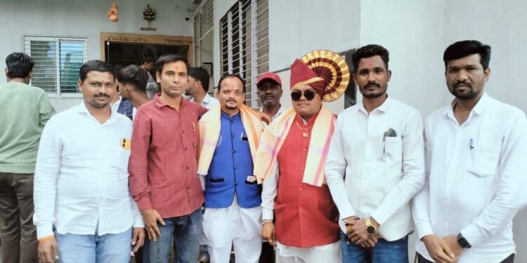 बीड शहरातील समाजसेवेतील कोहिनूर हिरा तथा लोकशाही पत्रकार संघाचे उपाध्यक्ष अशोक ढोले पाटील यांचा वाढदिवस मोठ्या उत्साहात साजरा