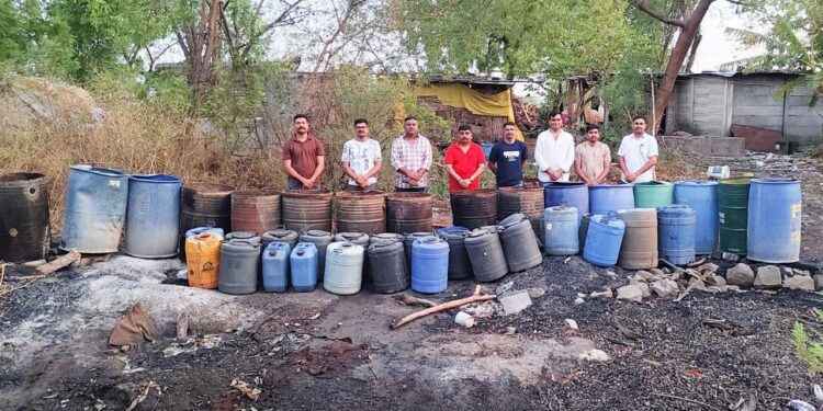 अवैध दारुविक्रेत्यांवर जिल्हा पोलिसांची “वॉशआऊट” मोहीम : गुन्ह्यांत रुपये ०१ कोटी ५४ लाखांचा मुद्देमाल जप्त