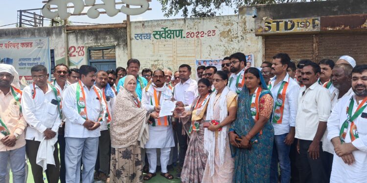महागाईविरोधात काँग्रेसचे आंदोलन; शेतकरी व सर्वसामान्यांच्या प्रश्नांवर सरकारला धारेवर