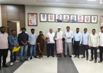 संकटाच्या काळात मिळाला आधार; विजेच्या धक्क्याने मृत्यू झालेल्या शेतकऱ्याच्या कुटुंबाला ₹२ लाखांची मदत