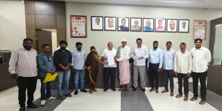 संकटाच्या काळात मिळाला आधार; विजेच्या धक्क्याने मृत्यू झालेल्या शेतकऱ्याच्या कुटुंबाला ₹२ लाखांची मदत