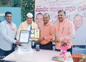 त्रिवेणी सन्मानाने गौरव: ह.भ.प. अंकुश महाराज कुमठेकर यांचा रायगडात सत्कार