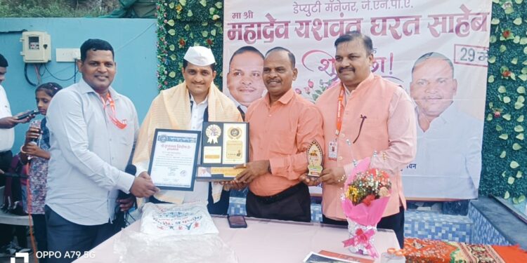 त्रिवेणी सन्मानाने गौरव: ह.भ.प. अंकुश महाराज कुमठेकर यांचा रायगडात सत्कार