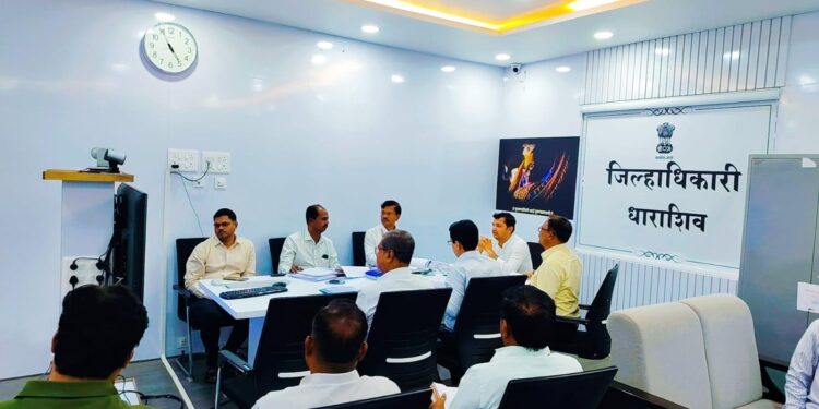 जलस्रोत बळकटीकरणासाठी व्यापक उपाययोजना करा ; पाण्याचा अपव्यय टाळासंभाव्य अल निनो व चारा टंचाईच्या पार्श्वभूमीवर जिल्हाधिकाऱ्यांचे निर्देश