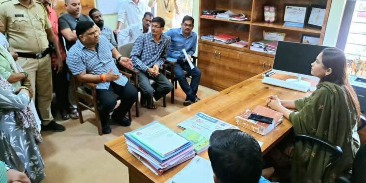अतिक्रमणे हटवायची असतील तर सर्वांची हटवा; केवळ नरडवे रोडवरील स्टॉलधारकांवर अन्याय नको – वैभव नाईक