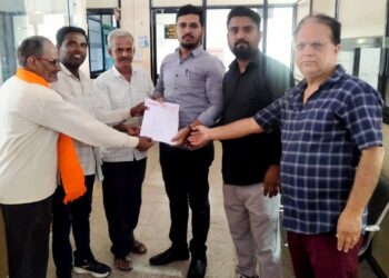 रावेर शहरात दररोज साफसफाई करा; पावसाळ्यापूर्वी स्वच्छता अभियान राबवा – युवासेनेचे मुख्याधिकाऱ्यांना निवेदन