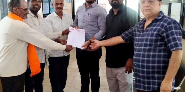 रावेर शहरात दररोज साफसफाई करा; पावसाळ्यापूर्वी स्वच्छता अभियान राबवा – युवासेनेचे मुख्याधिकाऱ्यांना निवेदन