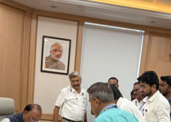महसूल मंत्री चंद्रशेखर बावनकुळे यांची किशोर पवार यांच्याशी सदिच्छा भेट