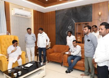 खळी परिसरातील वीज व पाणीपुरवठा समस्येची आमदार रत्नाकर गुट्टे यांनी घेतली दखल