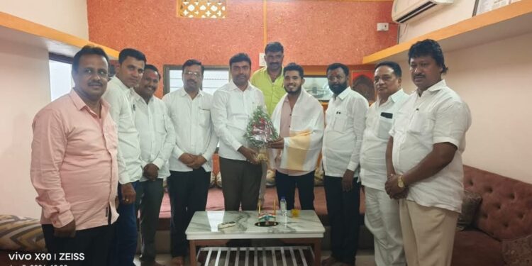 मानवतच्या युवकाची भारतीय सैन्य दलात निवड; सत्कार करून गौरव