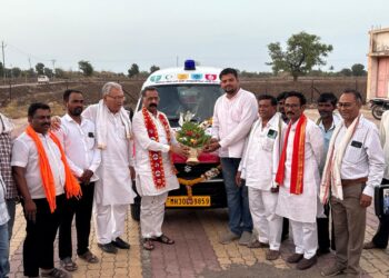 आलेगाव-सावरगाव परिसरात मोफत रुग्णवाहिका सेवा सुरू; डॉ. राजन साळवी यांच्या हस्ते लोकार्पण