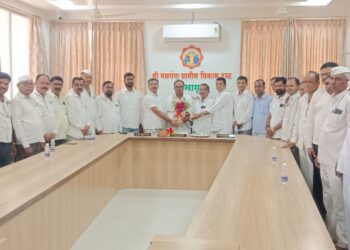 आदर्श सरपंच पुरस्कारप्राप्त अशोकराव मुळे यांचा निघोज ग्रामस्थ व मळगंगा ट्रस्टतर्फे सत्कार