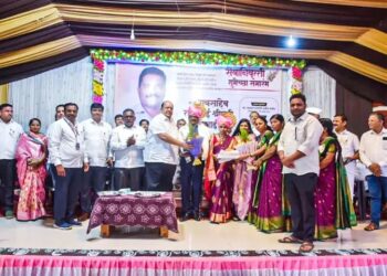केंद्रप्रमुख रावसाहेब देसाई ३८ वर्षांच्या प्रदीर्घ सेवेनंतर सेवानिवृत्त; उत्तूर येथे गौरव समारंभ उत्साहात संपन्न