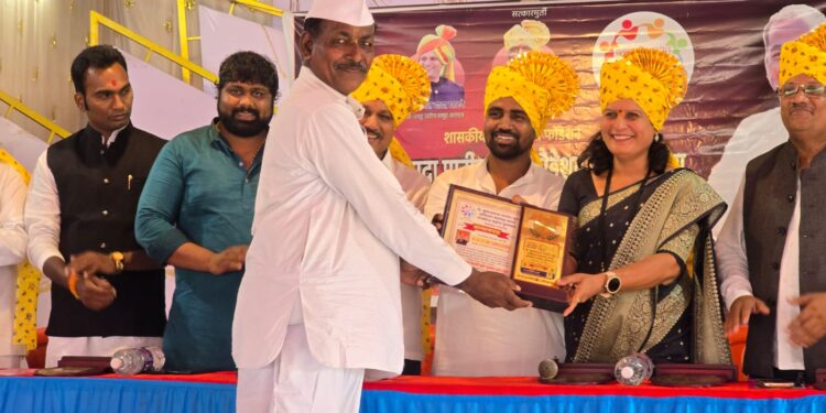 ह.भ.प. दिलीप पाटील यांना ‘आदर्श प्रवचनकार – वारकरी भूषण’ राज्यस्तरीय पुरस्कार