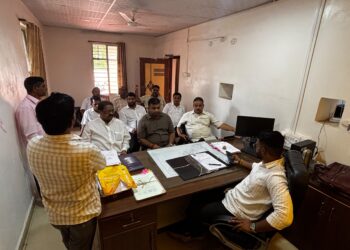 नवीन रस्ते; मात्र सांडपाणी रस्त्यावर! आजऱ्यात गटारी तातडीने साफ करण्याची नगरसेवकांची मागणी