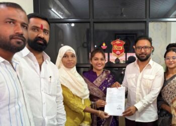 शिरूर शहरासाठी सीसीटीव्ही निरीक्षण प्रकल्पाची मागणी; महिला व बालसुरक्षेसाठी आयेशा सय्यद यांचे आमदार कटके यांना निवेदन