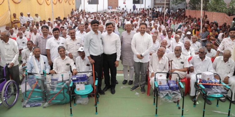 वयोश्री योजनेतून १,६५३ ज्येष्ठ लाभार्थ्यांना मोफत सहाय्यक साधनांचे वितरण