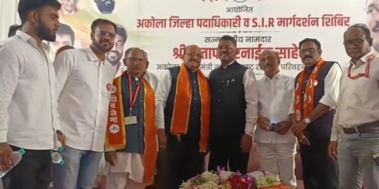 प्रतापराव सरनाईक यांचा लोकस्वातंत्र्य पत्रकार महासंघाकडून सत्कार; पत्रकारांच्या मागण्यांचे निवेदन सादर