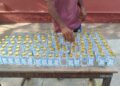 कोसारा येथे अवैध दारू विक्रेत्यांवर मारेगाव पोलिसांची धडक कारवाई; 145 दारूच्या बाटल्या जप्त