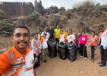 शिवराज्याभिषेक सोहळ्यानिमित्त किल्ले रायगडावर गड-किल्ले स्वच्छता व संवर्धन मोहीम