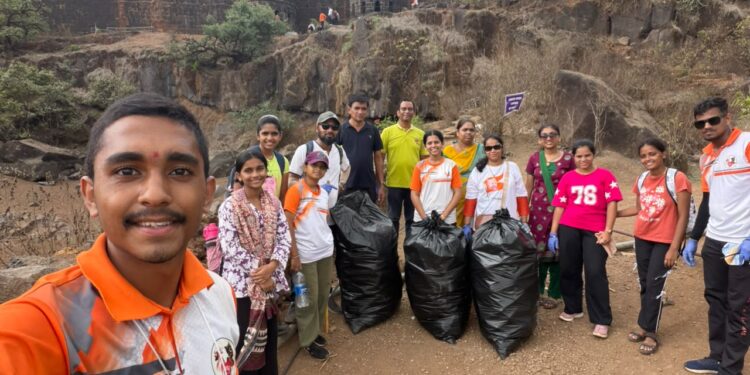 शिवराज्याभिषेक सोहळ्यानिमित्त किल्ले रायगडावर गड-किल्ले स्वच्छता व संवर्धन मोहीम