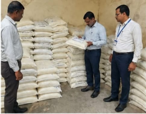 भूममध्ये एफडीएची धडक कारवाई; विनापरवाना साठवलेली १,१२५ किलो दूध पावडर जप्त