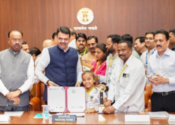 नंदुरबारची शान! ७ वर्षीय प्रनिका पाटीलचा मुख्यमंत्री देवेंद्र फडणवीस यांच्या हस्ते विधानभवनात गौरव