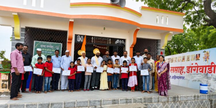 पदोन्नती मिळालेल्या शिक्षकाला भावनिक निरोप; विद्यार्थी, पालक व ग्रामस्थ गहिवरले