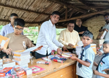 जव्हारच्या दुर्गम भागात ६०० विद्यार्थ्यांना शैक्षणिक साहित्य; वृक्षारोपणातून पर्यावरणाचा संदेश
