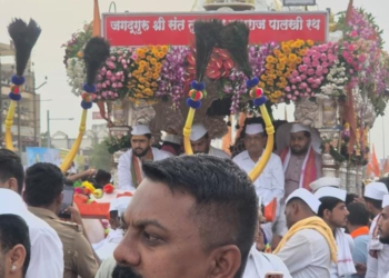 ज्ञानोबा-तुकारामच्या जयघोषात लोणी काळभोर नगरीत संत तुकाराम महाराज पालखी सोहळ्याचे जल्लोषात स्वागत