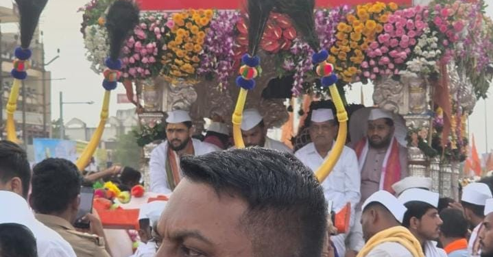 ज्ञानोबा-तुकारामच्या जयघोषात लोणी काळभोर नगरीत संत तुकाराम महाराज पालखी सोहळ्याचे जल्लोषात स्वागत
