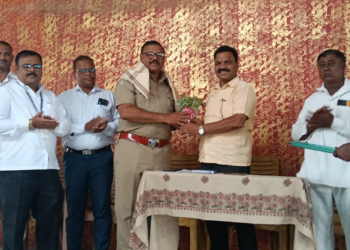 आदर्श माध्यमिक विद्यालयात शिक्षक-पालक मेळावा उत्साहात; गुणवंत विद्यार्थ्यांचा गौरव