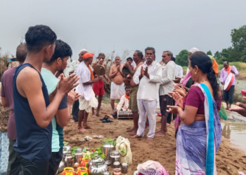 पावसासाठी नदीतून पाणी आणून देवाचा जलाभिषेक; गडचिरोलीतील कुनघाडा (रै.) येथे अनोखी परंपरा