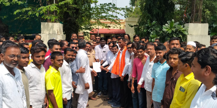 मानवतात प्राणघातक हल्ल्याच्या निषेधार्थ कठोर कारवाईची मागणी; पोलिसांना निवेदन, शहरात कडक बंदोबस्त