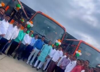 आमदारांनी स्वतः बस चालवून घेतला प्रवासाचा अनुभव..