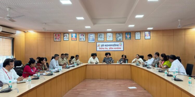 वाहतूक समस्यांवर चर्चा नव्हे, तर प्रभावी उपाययोजना करण्याच्या सूचना दिल्या: