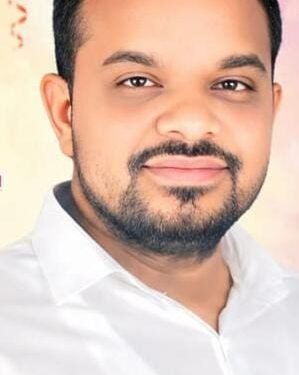 अपघातग्रस्ताच्या मदतीला धावले राष्ट्रीय अध्यक्ष गणेश कचकलवार; मानवतेचा आदर्श पुन्हा एकदा अधोरेखितघटनेची माहिती मिळताच घटनास्थळी तात्काळ धाव; जखमीला दिली वेळेवर मदत, नागरिकांकडून कौतुकाचा वर्षाव माहूर